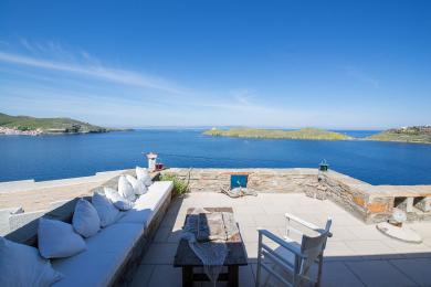 House with a breathtaking view of the sea and port in Kea